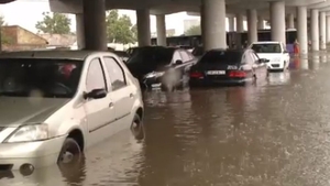 Timișoara, inundată după o ploaie torențială! Traficul a fost blocat
