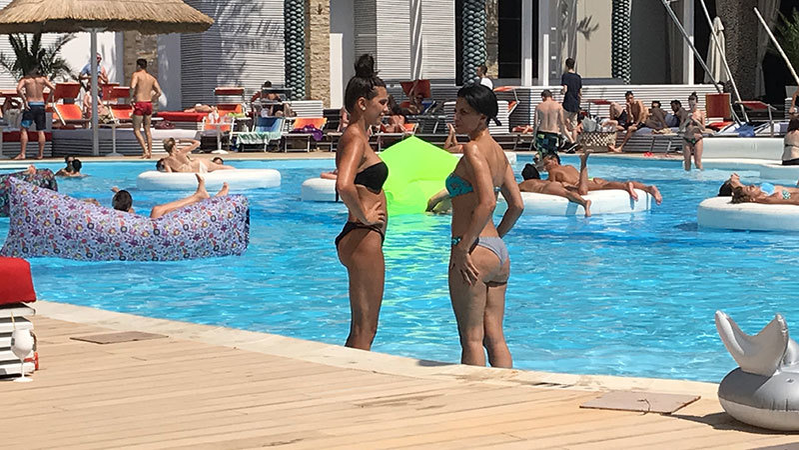 Festival” de şampanie şi cele mai frumoase femei la PLAYER CLUB Bucharest în acest weekend incendiar! 
Aici e cea mai tare petrecere din Bucureşti!