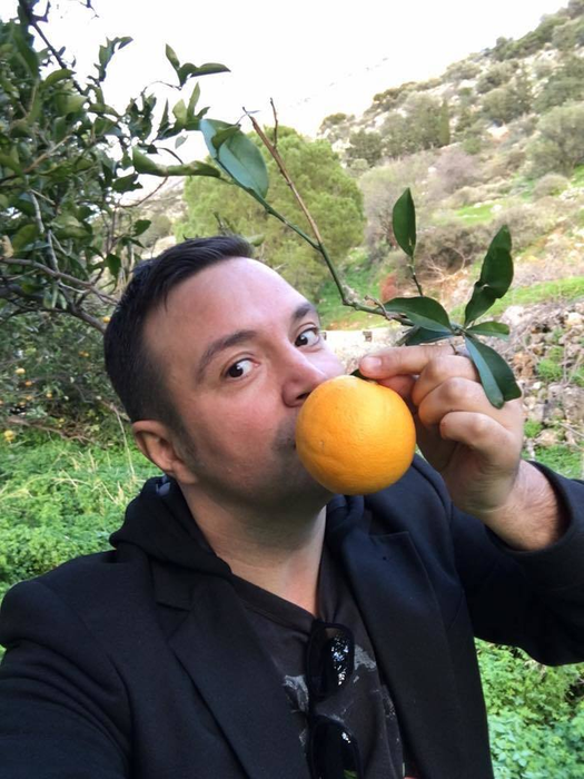 Imagini rare cu  DANIEL BUZDUGAN! Unde s-a fotografiat în vacanţă alături de soţia lui