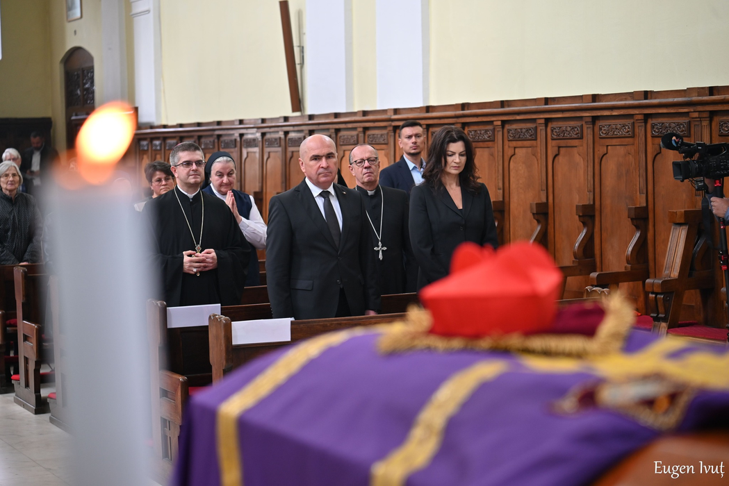 Ilie Bolojan a apărut în premieră alături de Ioana, la un eveniment oficial. Cum arată partenera premierului