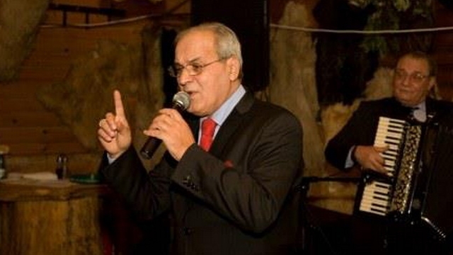 E operat pe inima, dar incalca toate sfaturile medicilor. Nelu Ploiesteanu mai are un singur "dor": "Cant, conduc si fumez"