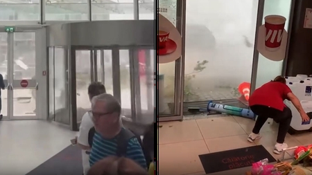 Imagini de GROAZĂ dintr-o clădire de birouri și o benzinărie din București, în timpul furtunii devastatoare! Doar în filme vezi așa ceva