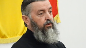 Incredibil, dar adevărat. Un preot din Buzău îi cere lui Klaus Iohannis să suspende starea de urgență pentru o noapte