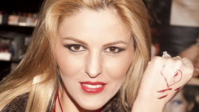 Abdomenul ASTA o sa innebuneasca toti barbatii! Uite cat de “plata” este Denisa Nechifor, mama copilului lui Adi Cristea