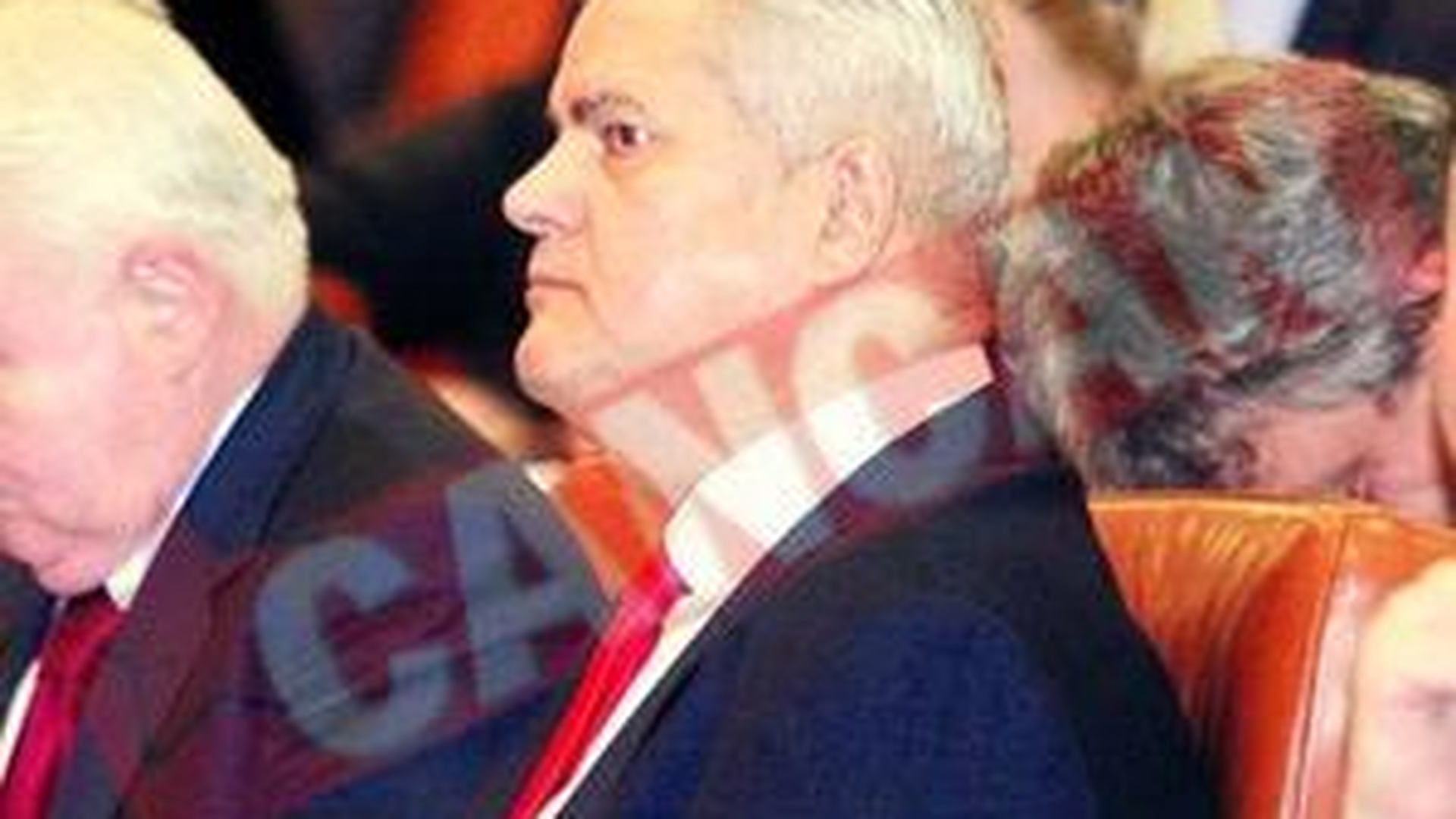 Adrian Nastase a "scapat" de imunitatea parlamentara