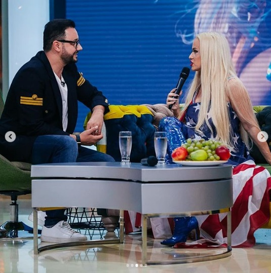 Anda Adam, apariție incitantă în emisiunea lui Cătălin Măruță! Gestul indecent făcut de cântăreață