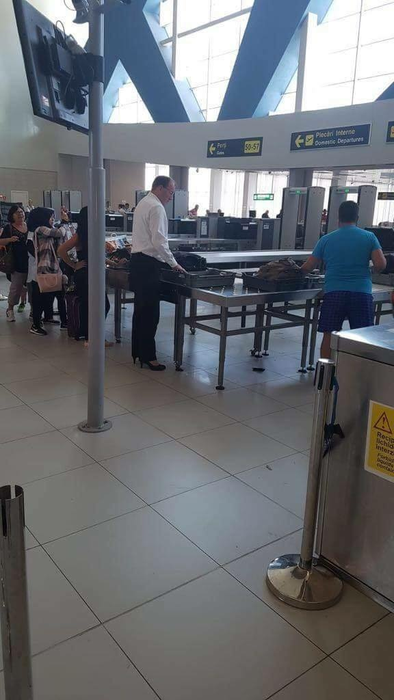 Pasagerii din Otopeni au crezut că nu văd bine! Cum a apărut acest barbat în aeroport