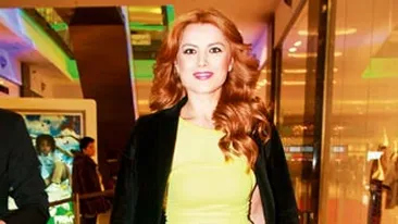 Elena Gheorghe si-a stricat toata tinuta cu un detaliu aparent minor! Uite ce-a purtat in picioare!