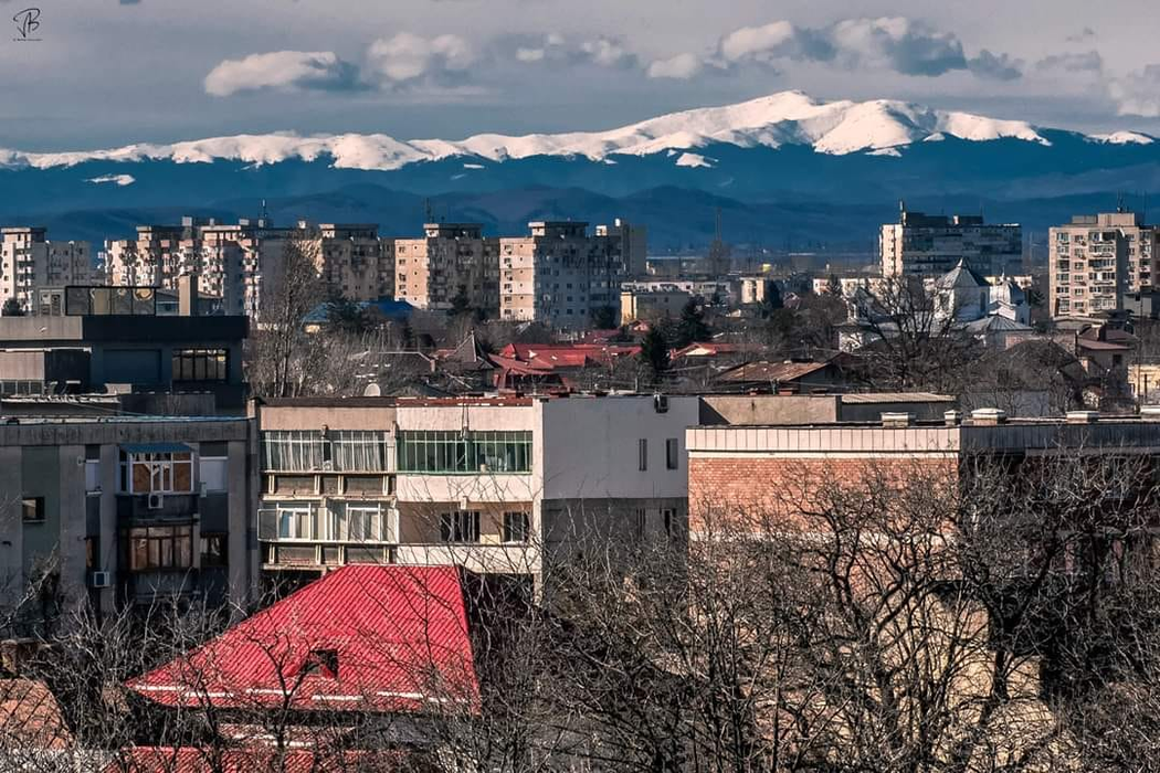 Fenomen rarisim în București: vedere spre Munții Bucegi! Imaginile fac senzație pe Internet