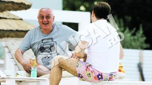 Seful LPF s-a relaxat la mare. Mitica a facut fete-fete pe litoral