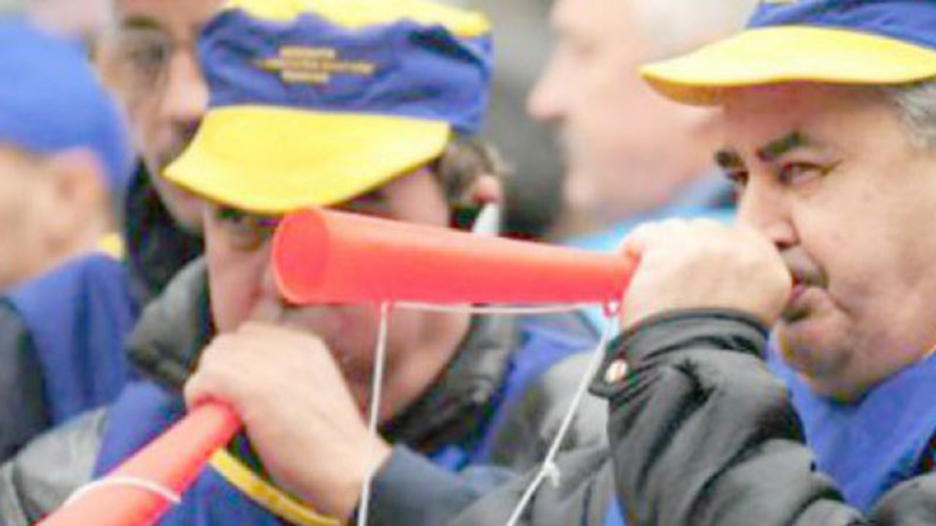 Mecanicii de locomotivă, a treia zi de proteste în faţa Ministerului Transporturilor