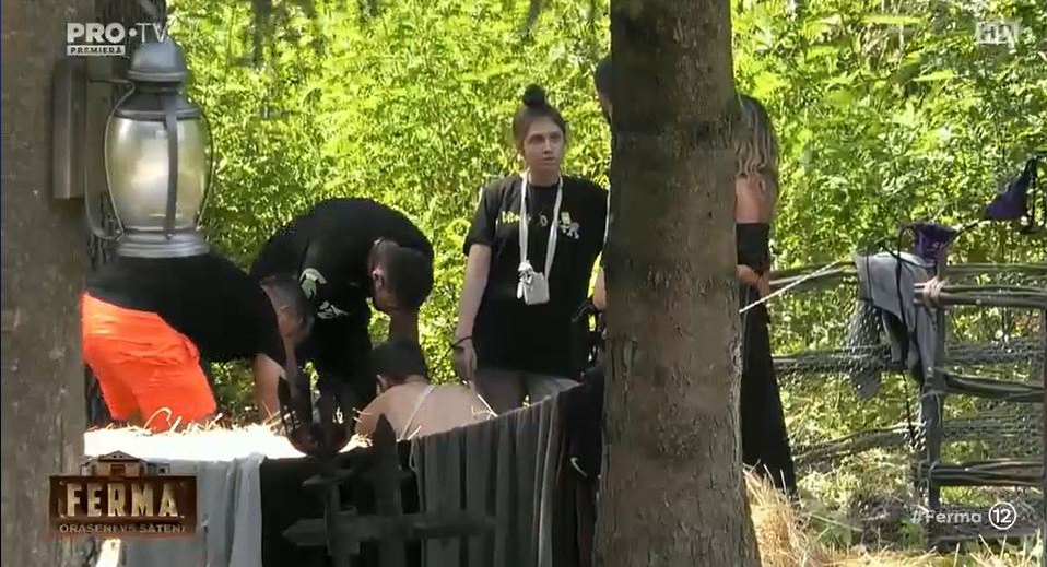 Elena Chiriac, amenințată cu bătaia de unul dintre concurenții de la Fermă: “Jur că îți rupeam părul ăsta din cap”. Sportiva și Mihaela Rădulescu au plâns | FOTO