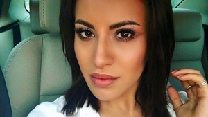 Ce transformare! NICOLETA NUCĂ nu mai arată aşa cum o ştiai! Cântăreaţa şi-a schimbat total look-ul