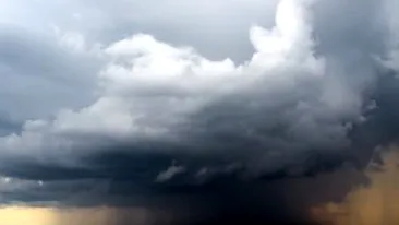 Sute de australieni au fost evacuati din cauza apropierii ciclonului Ului