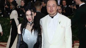 Miliardarul Elon Musk i-a spus ”pas” topmodelului Grimes: ”Suntem semi-separați, dar...”