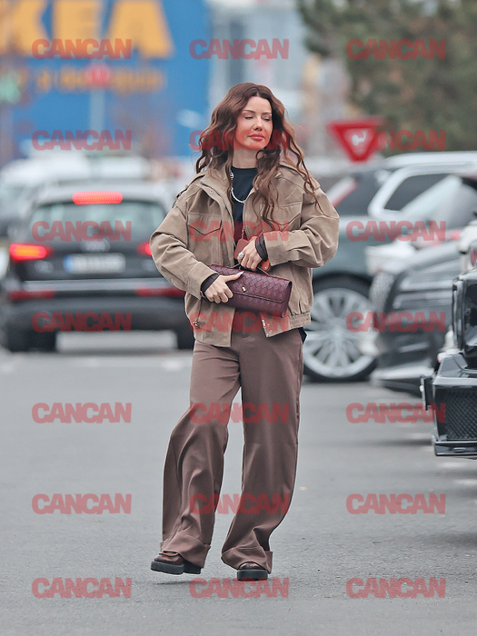 Ruxy Mumușica, într-un outfit tomnatic