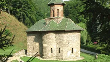 Întâmplare şocantă la Mănăstirea Prislop. Ce s-a întâmplat cu o fetiţă care a intrat în lăcaşul sfânt. “Ochişorii i s-au dat peste cap şi...”