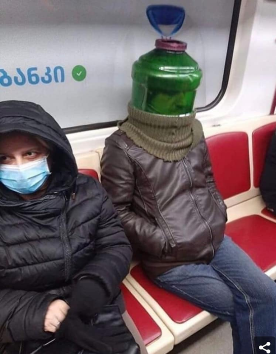 TOP 25 – Cele mai amuzante idei. Cu ce au înlocuit oamenii din imagini masca de protecție