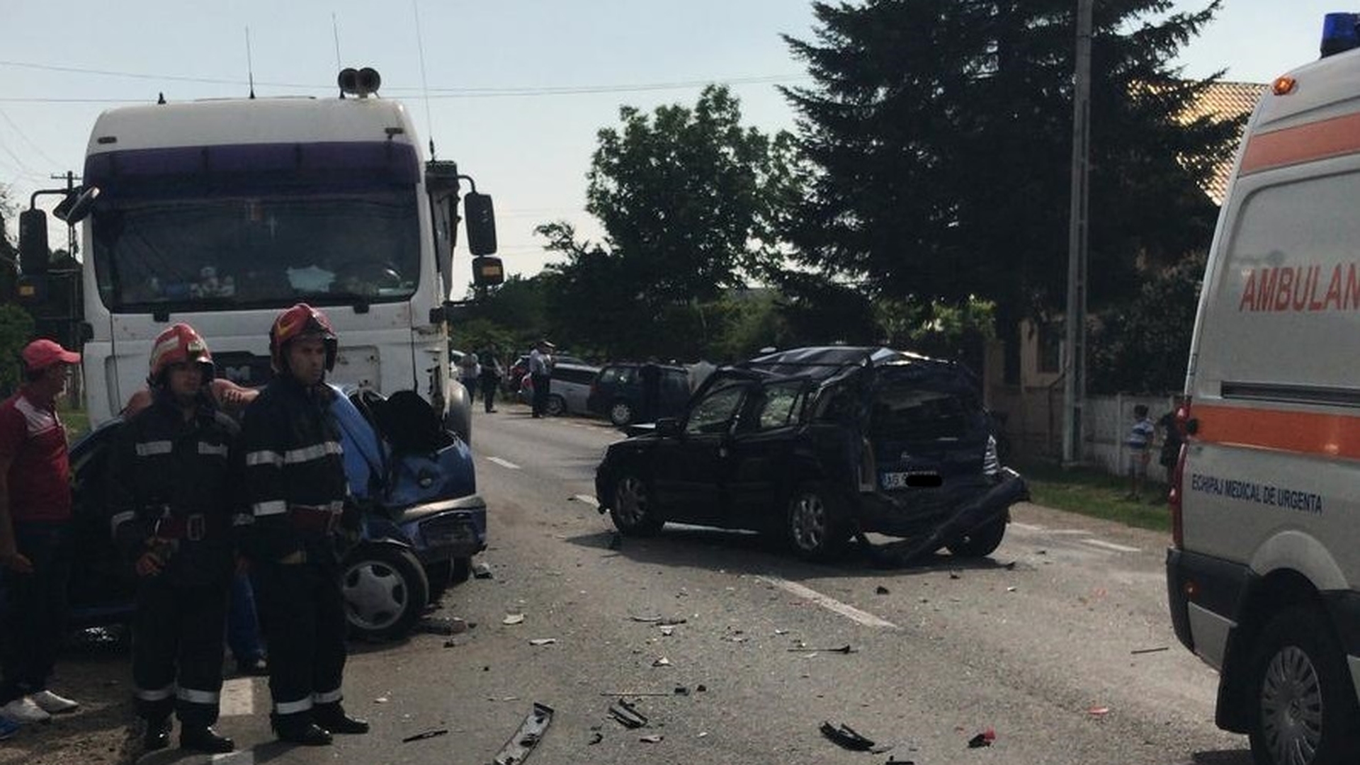 Accident în lanț pe DN 72, în Dâmbovița: cinci mașini implicate, doi răniți la spital. Circulația este blocată