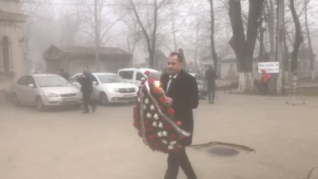 Emoționant! Mesajul scris de Șerban Huidu pe coroana cu flori adusă la căpătâiul Cristinei Țopescu