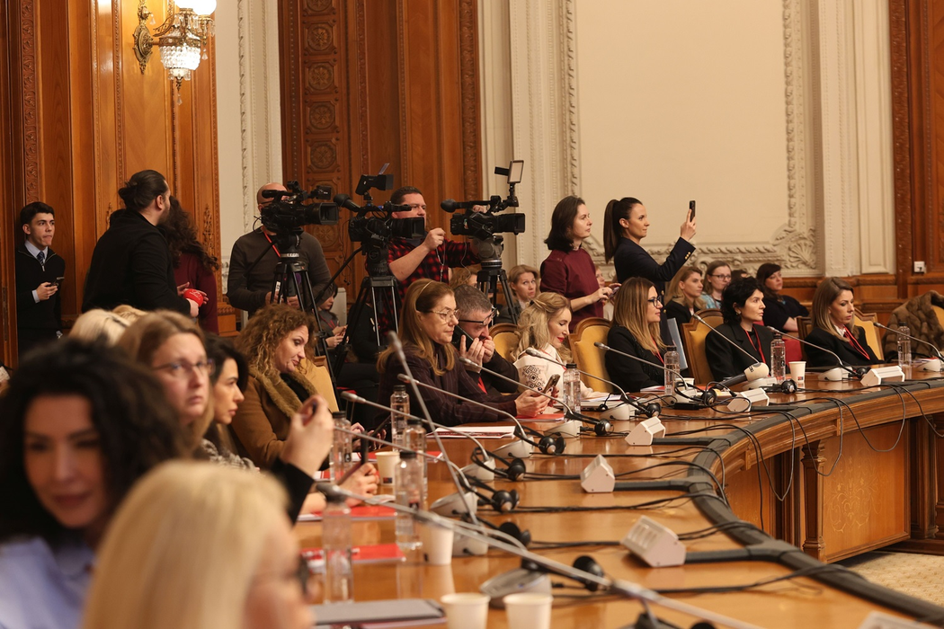 Comunicat: Primul și singurul studiu național dedicat femeilor între 40 și 65 de ani arată urgența unei acțiuni naționale privind femeile aflate la menopauză