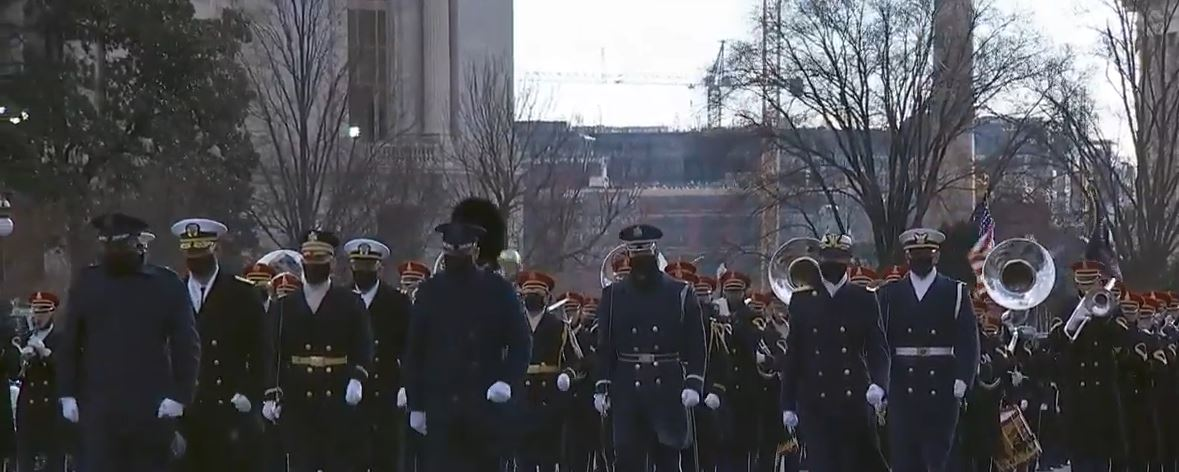 Jill Biden, apariția ravisantă la ceremonia de învestire a soțului ei în funcţia de preşedinte al SUA. Melania Trump a încălcat tradiţia transferului puterii | FOTO & VIDEO