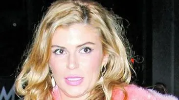 VIDEO Ea a platit-o pe Moni cu 2.500 de dolari pe noapte