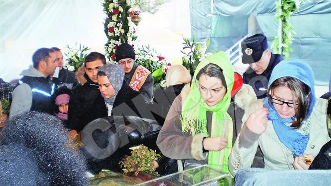 Pelerinajul la moastele Cuvioasei Parascheva incepe azi la Iasi. Sfanta studentilor si a bolnavilor