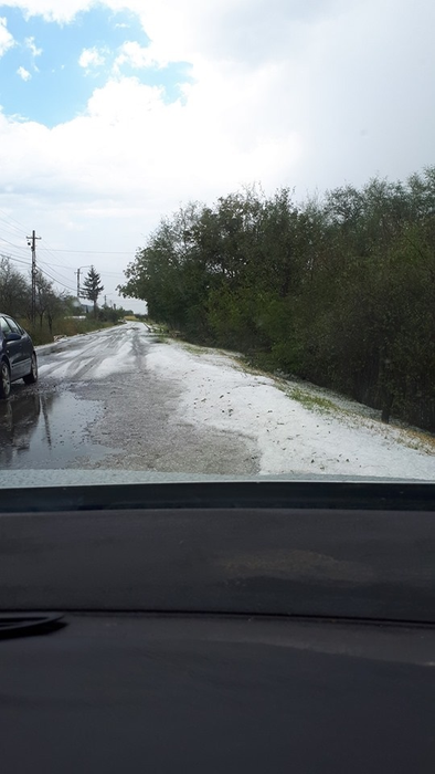 Iarnă în mijlocul verii. În Argeș, localnicii au avut parte de peisaje de decembrie