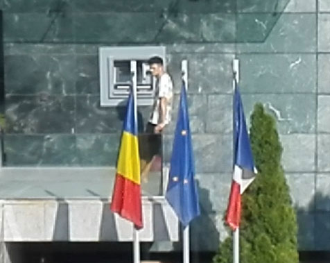 Tudor Chirilă a făcut ”blat” cu o angajată, pentru a scoate o sumă de bani de la bancomat!