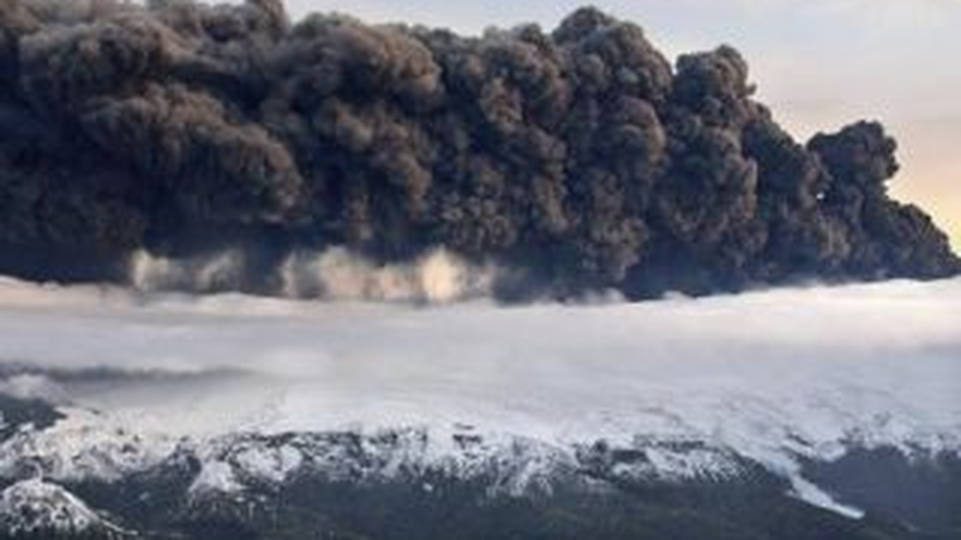 Norul de cenusa vulcanica va trece pe deasupra Europei de Nord si va ocoli Franta
