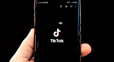 Timpul petrecut pe rețelele de socializare ne afectează creierul. Cum se manifestă fenomenul ”Brain Rot”