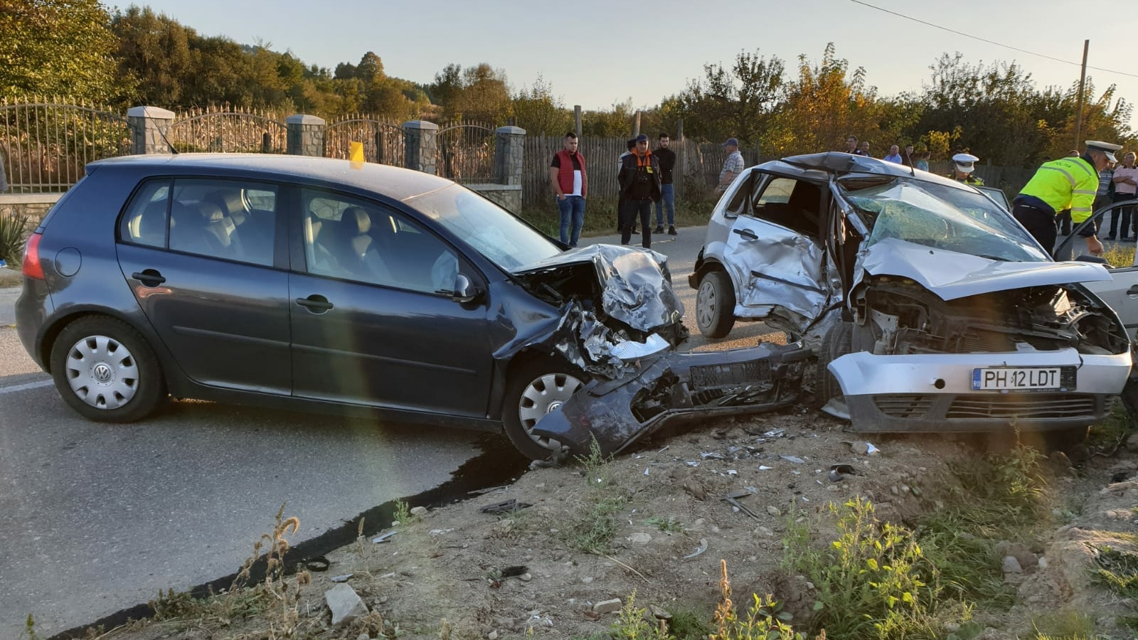 Accident în Prahova! Un mort și patru răniți după ce două mașini s-au lovit frontal