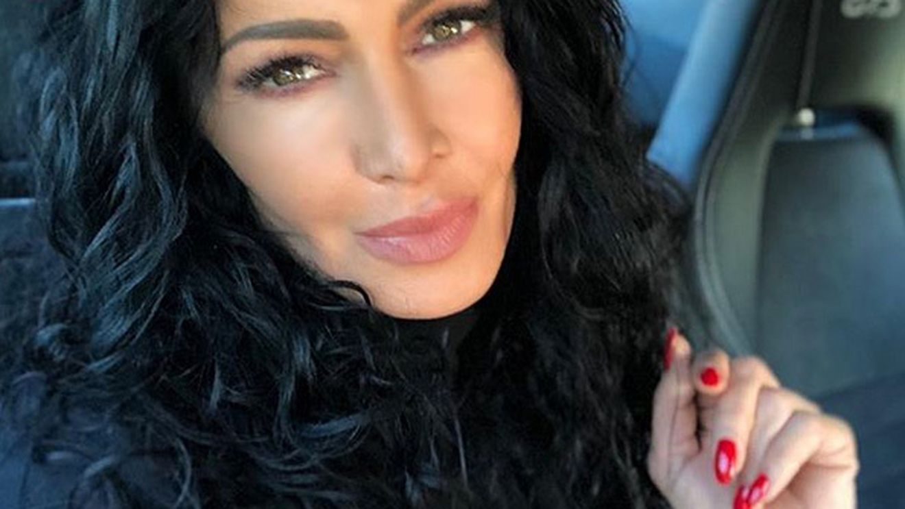 Imaginea care a înnebunit internetul. Cum s-a pozat Mihaela Rădulescu. A îmbrăcat un body sexy și... “Mișcă-ți fundul!”