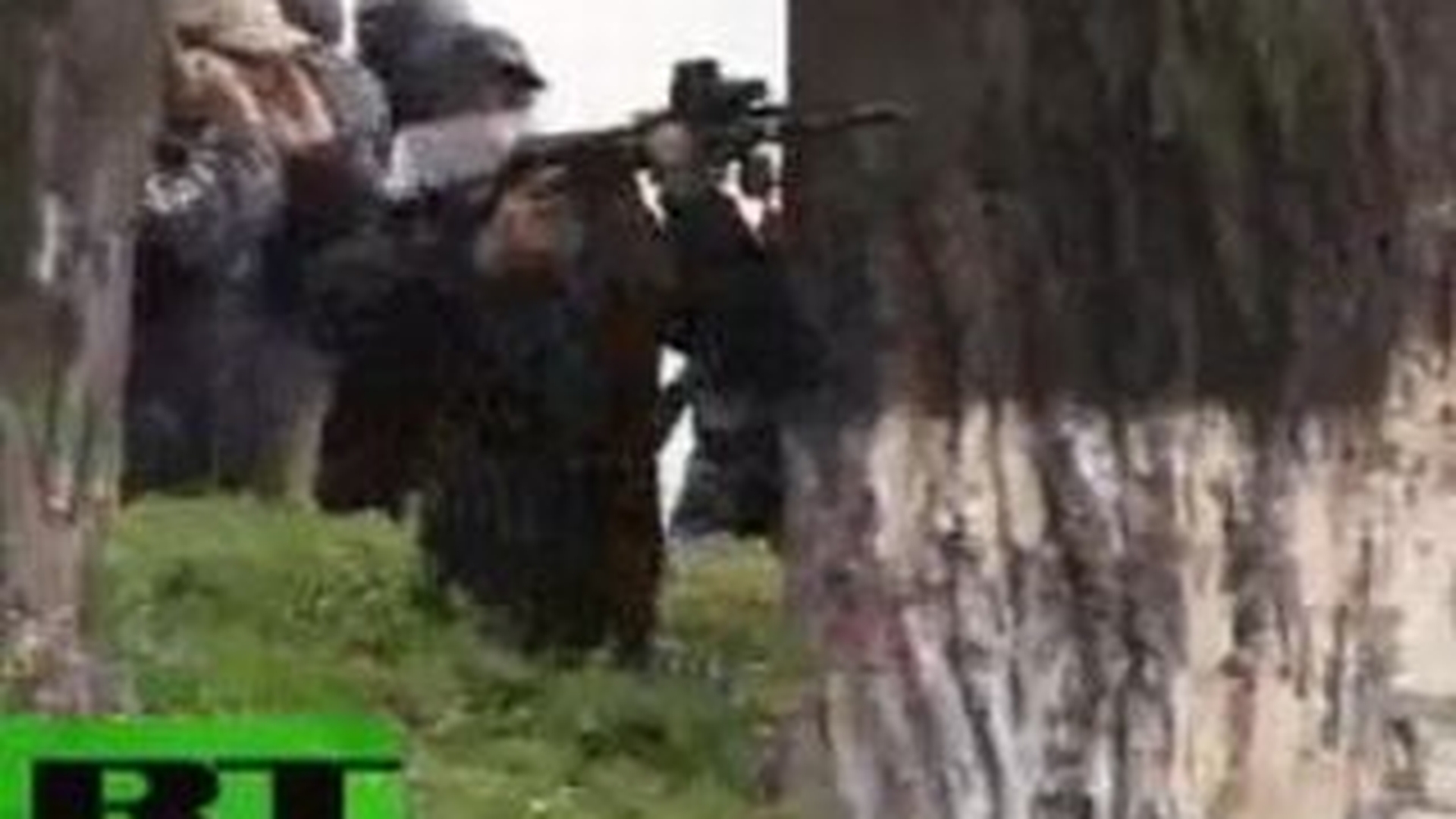 VIDEO Stare de asediu in Kirgistan! Ministrul de Interne a fost ucis in timpul unei revolte a opozitiei!