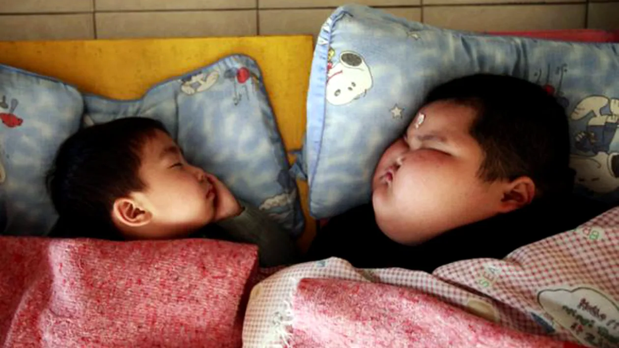 Parintii copilului de 60 de kg la 3 ani: Nu stim de ce baiatul nostru este atat de gras