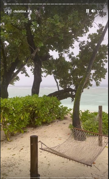 Christina Ich și Alex Pițurcă s-au filmat în momente de tandrețe în Seychelles. Gluma acidă făcută de moldoveancă la adresa logodnicului ei | FOTO