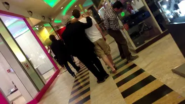 Milionarul Jean Valvis isi consoleaza fiul suparat! Ce gesturi incredibile a putut face milionarul!