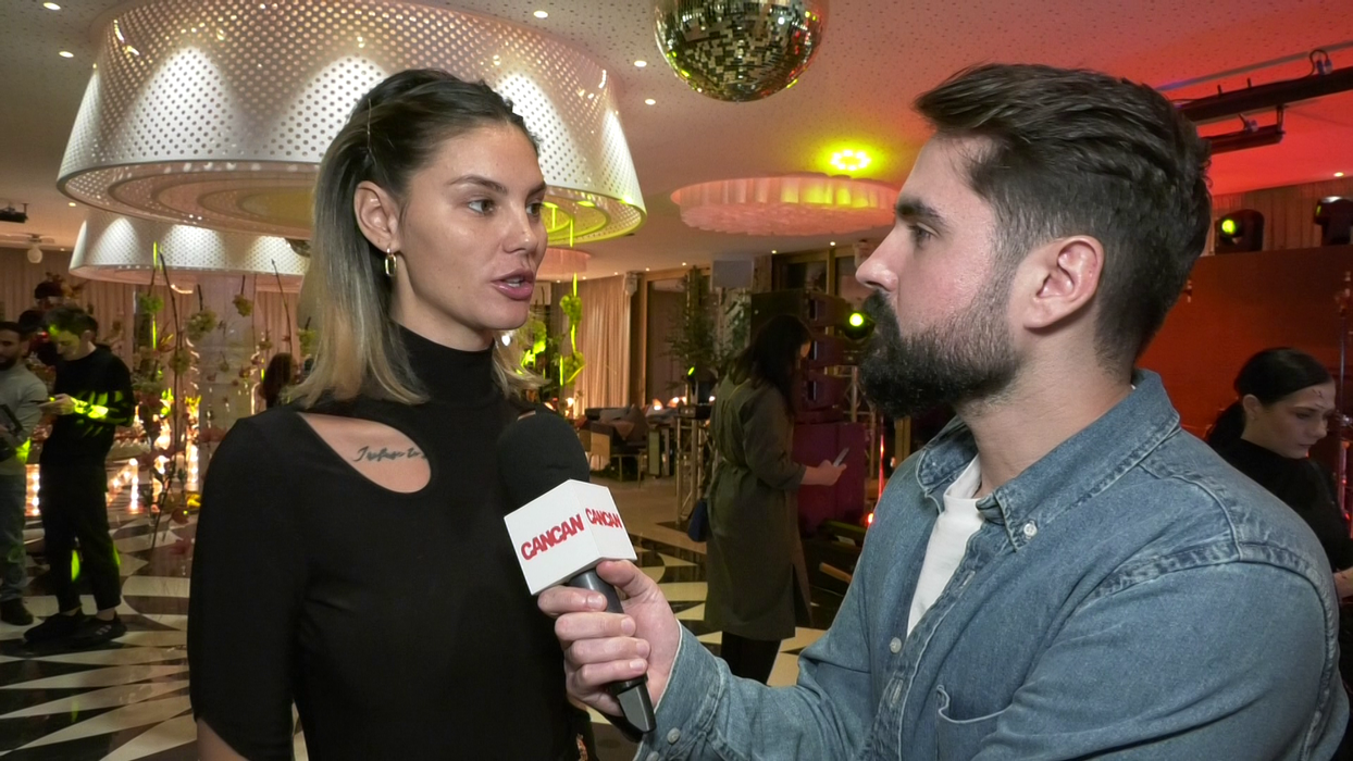 Ramona Olaru: "Ramona nu se machiază niciodată în afara emisiunii. Nu mai pot să duc foarte mult timp cu machiaj pe față. Prefer să ies nemachiată, îmi place fața mea, n-am probleme și dacă aș putea să mă duc și la muncă așa m-aș duce. Dar na, e televiziune și trebuie să arăți într-un fel. Sunt sigură pe mine și n-am nicio problemă să apar așa!"