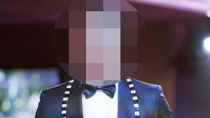 Doamnelor, pregati-va batistele! "Burlacul" se insoara la sfarsitul lunii! Vezi toate detaliile depsre viata lui de familie