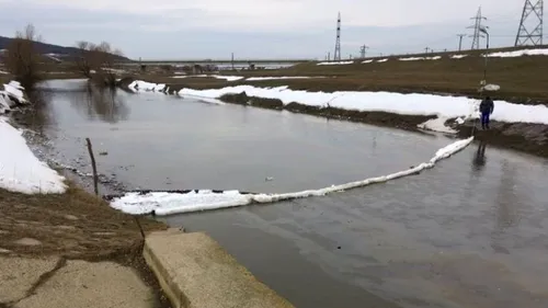 Polițistul erou din Iași! A intrat în apa rece ca gheața și a salvat două fete!