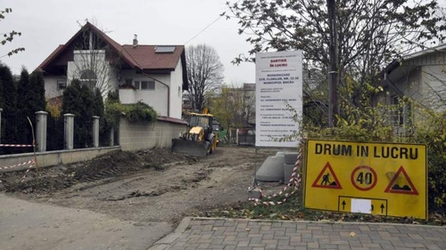 Oameni blocați în propriile curți, după reabilitarea unei străzi din Suceava