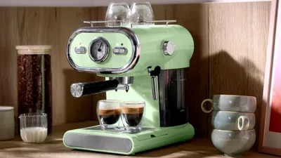 Lidl vinde un espressor retro Silvercrest la preț redus prin Lidl Plus