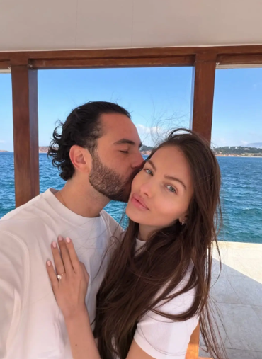 Thylane Blondeau s-a logodit cu actorul francez Benjamin Attal/ sursă foto: social media