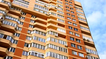 INCREDIBIL! Fetita de 4 ani a supravietuit dupa ce a cazut de la etajul al 8-lea al unui bloc