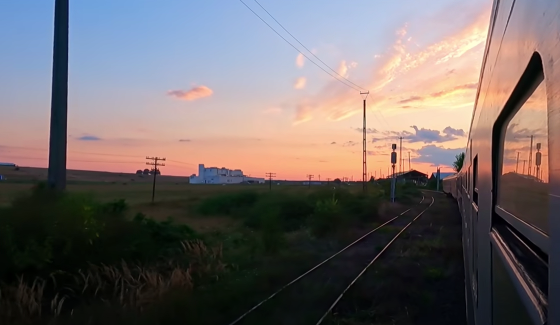 Un englez a călătorit prin România cu un tren vechi de 60 de ani/ Sursa foto: Captură Youtube