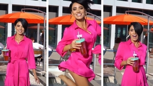 Adelina Pestrițu, cu lenjeria intimă la vedere după ce a refăcut o scenă cunoscută cu Marilyn Monroe! Scenele incitante au fost văzute de câțiva bărbați | VIDEO
