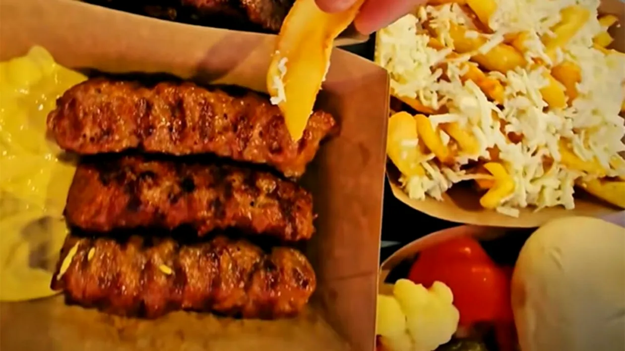 Mai scump ca la restaurant! Cât costă 3 mici cu cartofi prăjiți, la Târgul de Crăciun 2025 din Craiova