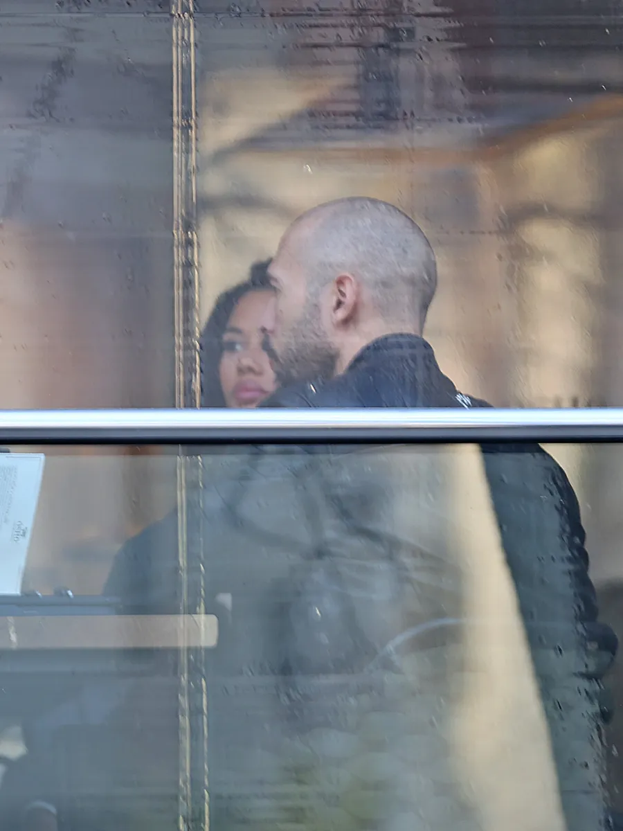 Frații Tate au ieșit la restaurant împreună...dar separat