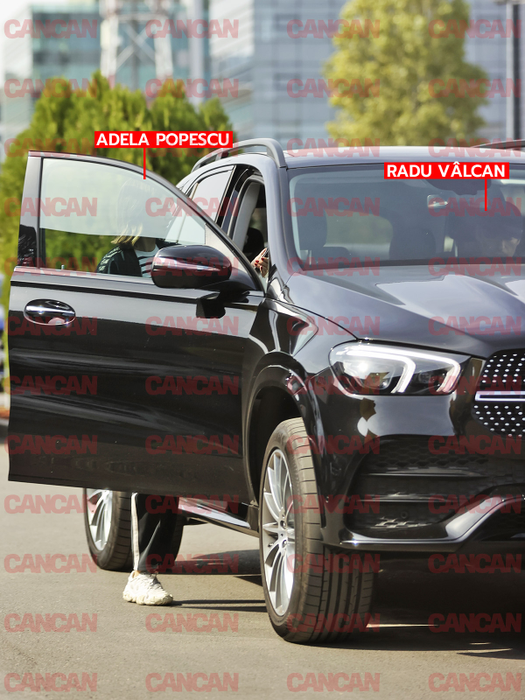 Adela Popescu se urcă în mașina familiei, un bolid Mercedes GLE, abia achiziționat (Foto: CANCAN.RO)